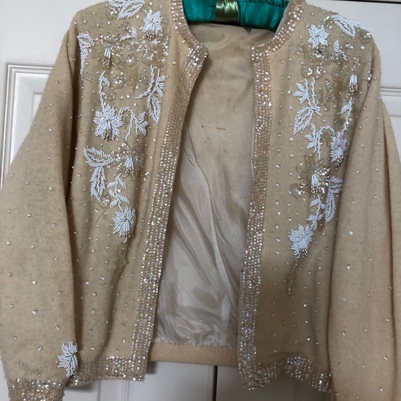Beautiful vintage sweater- probably 70 yrs old— very good condition- - Picture 6 of 10